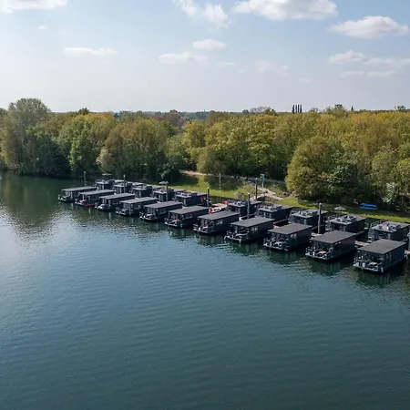 Houseboat At Mookerplas * Middelaar
