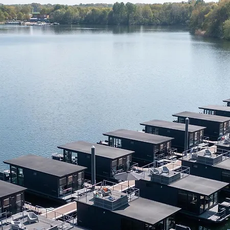 Houseboat At Mookerplas * Middelaar