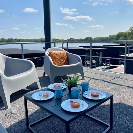 Ботель Houseboat At Mookerplas