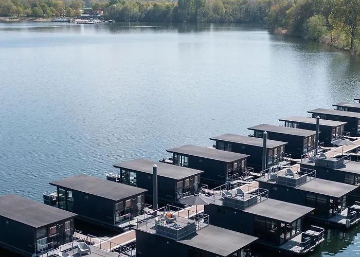 Houseboat At Mookerplas * Middelaar