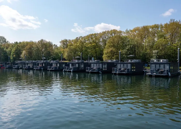 Houseboat At Mookerplas Middelaar