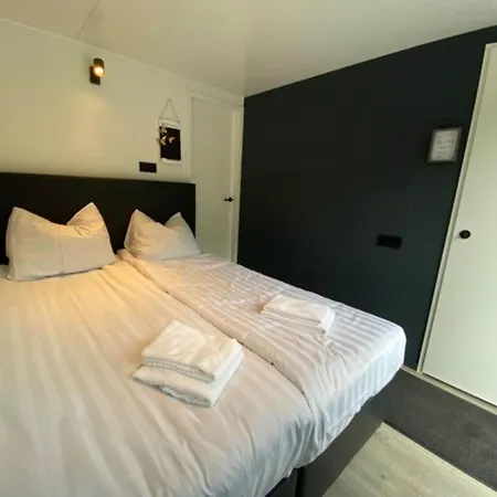 Houseboat At Mookerplas Tekne Middelaar