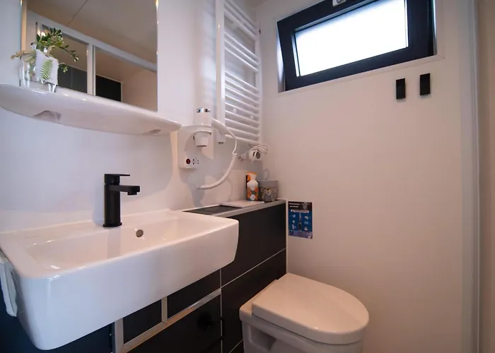 Tekne Houseboat At Mookerplas