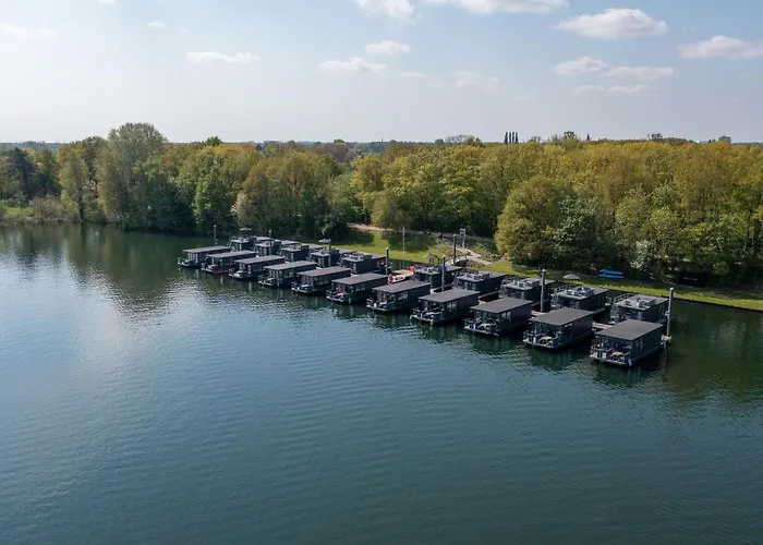 Houseboat At Mookerplas * Middelaar