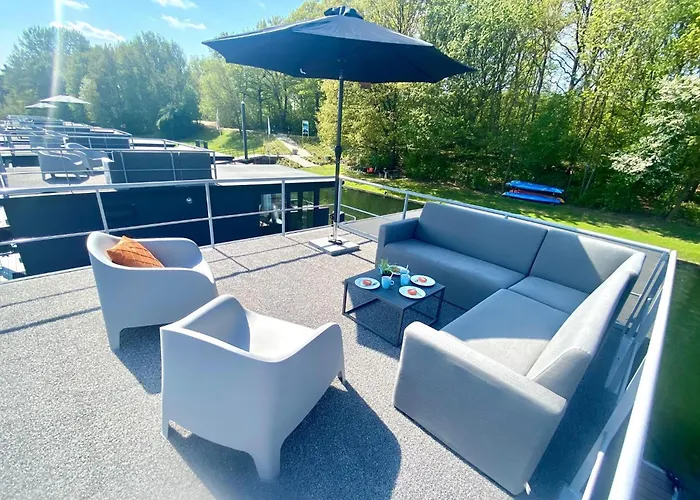 Houseboat At Mookerplas Middelaar
